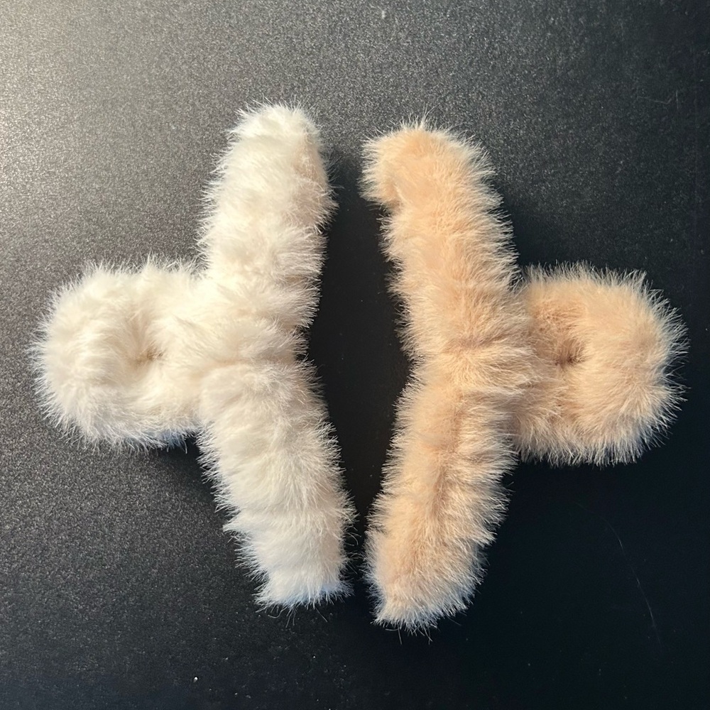 Abercrombie & Fitch Faux Fur Hair Clip